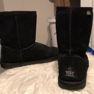 Size 7 Beach Feet boots. Great quality!